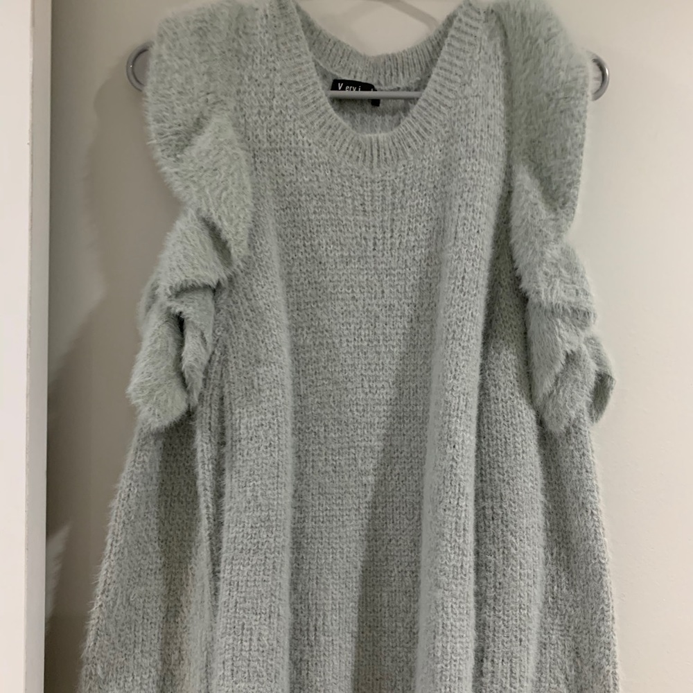 Vici cold shoulder sweater